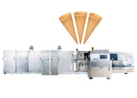Cadena de producción de encargo del cono del azúcar del rodillo/fabricante de helado industrial con el sistema del tanque y de bomba del talud