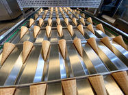 Cadena de producción rodada del cono de helado de la galleta el 14m que pone en servicio de largo 101 placas que cuecen