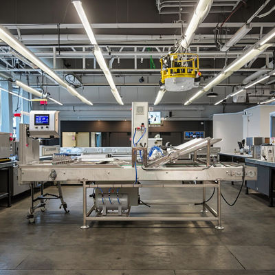 Soporte técnico en video para el dispositivo automático de enfundado de conos después del servicio para la línea de producción de conos de helado