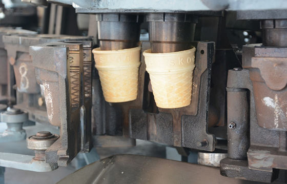 Conos automáticos de alta velocidad/hora de la 3800 de Sugar Cone Machine del sabor de leche del huevo